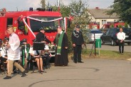 Ks. Biskup Antonii Dydycz dokonał poświęcenia nowego samochodu strażackiego. (galeria: 5)