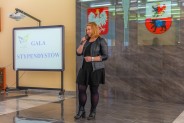 Uczennica ZSP w Łochowie Paulina Ogonowska pięknie zaśpiewała uświetniając uroczystość (galeria: 15)