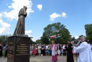 Pomnik Kardynała Stefana Wyszyńskiego w Sadownem poświęcił Ks. Buskup Tadeusz Pikus. (galeria: 2)