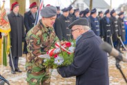 Wiązankę złożyli przedstawiciele Światowego Związku Żołnierzy Armii Krajowej. Na zdjęciu Pan Wiesław Ratajski. (galeria: 13)
