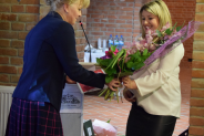 Gratulacje z okazji jubileuszu złożyła również Dyrektor Miejskiej Biblioteki Publicznej Małgorzata Rospara (galeria: 16)