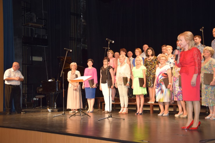 Wicestarosta Halina Ulińska pogratulowała chórowi udanego występu (galeria: 1)