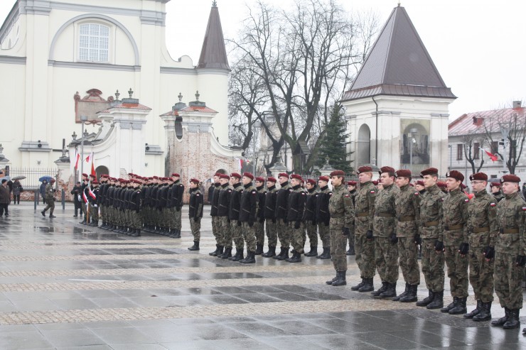 Uczniowie II LO służb mundurowych w Węgrowie oraz Stowarzyszenie Niezłomni (galeria: 1)