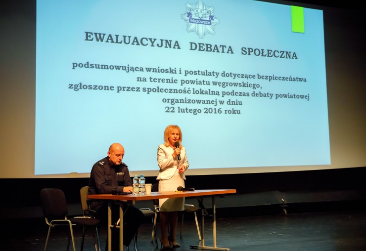 Wicestarosta Halina Ulińska podziękowała Komendantowi Policji za zorganizowanie debaty. (galeria: 1)