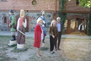Zwiedzanie Muzeum Wsi Mazoweckiej w Sierpcu. Od lewej: Jadwiga Giers, Wicestarosta Halina Ulińska i Piotr Rychlik (galeria: 11)