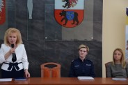 Wicestarosta Halina Ulińska zachęcała do przekazywania zdobytej na szkoleniu wiedzy. Obok od lewej: sierż. st. Anna Maliszewska i  Pani Agata Krupa-Berbeć. (galeria: 8)
