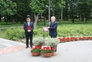 Starosta Węgrowski Krzysztof Fedorczyk podziękował w imieniu wszystkich obecnych na uroczystościach samorządów za podjęcie uchwały. (galeria: 9)