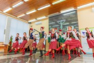 Zespół Tańca Ludowego z ZSP w Łochowie pięknie zatańczył przed publicznością (galeria: 16)