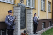 Tablica upamiętniająca Pomordowanych Funkcjonariuszy Policji przy budynku Komendy Powiatowej Policji w Węgrowie (galeria: 10)