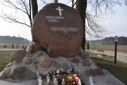 Kamień - pomnik powstańców styczniowych poległych w bitwie pod Węgrowem (galeria: 3)