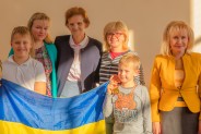 Zawodnicy z Ukrainy z organizatorami. Od lewej: Sędzia Eliza Słupska, Prezes Honorowy Stowarzyszenia Alodia Kraska i Wicestarosta Halina Ulińska (galeria: 6)