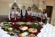 Uczniowie w nowej pracowni gastronomicznej( fot. P. Styś) (galeria: 4)