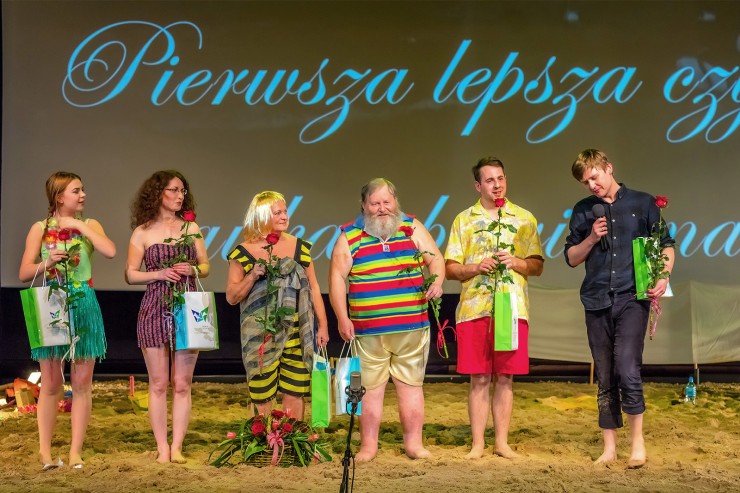 Od prawej: Reżyser Michał Zasłona, Sylwester Drozna, Sławomir Ługowski, Wanda Gajewska, Emilia Jaczewska i Ida Podgórska. (galeria: 1)