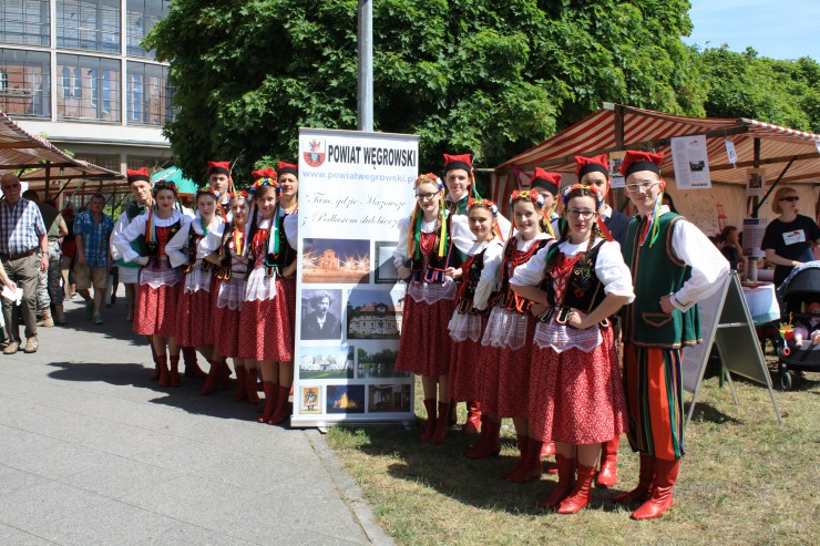 Zespół folklorystyczno-ludowy z ZSP w Łochowie (galeria: 1)