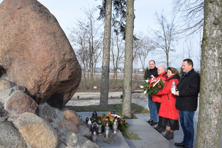 Kamień - pomnik powstańców styczniowych poległych w bitwie pod Węgrowem (galeria: 1)