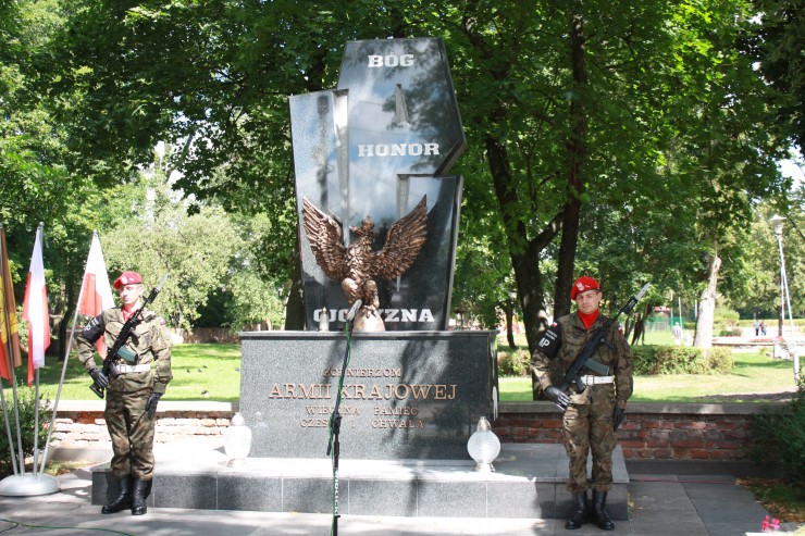 Pomnik Żołnierzy Armii Krajowej przy Parku Miejskim w Węgrowie, ul. Kościuszki (galeria: 1)